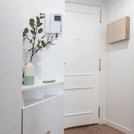 Loira Berdusan: Tranquilo Y Calido Apartamento De Una En Gran Avenida Apartment *