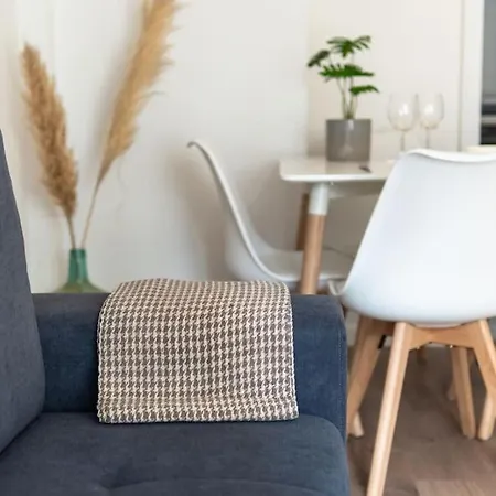 Loira Berdusan: Tranquilo Y Calido Apartamento De Una En Gran Avenida Apartment *